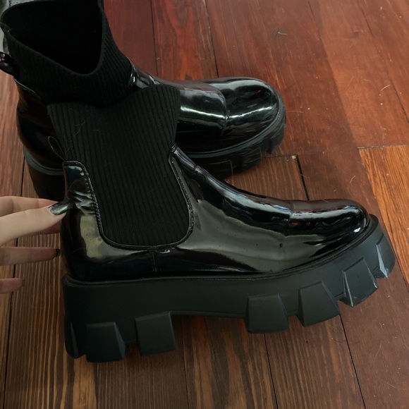 Shoedazzle Faux Leather Black Platform Chelsea Boot - Picture 2 of 4